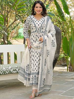 Women Floral Printed Empire Pure Cotton Kurta with Trousers & With Dupatta 1