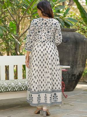 Women Floral Printed Empire Pure Cotton Kurta with Trousers & With Dupatta 2