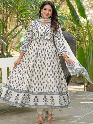 Women Floral Printed Empire Pure Cotton Kurta with Trousers & With Dupatta 6