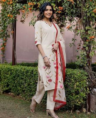 Women Floral Embroidered Regular Thread Work Pure Cotton Kurta with Trousers & With Dupatta 3