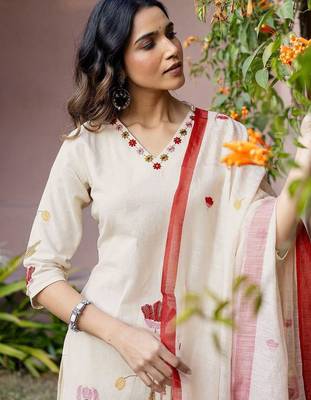 Women Floral Embroidered Regular Thread Work Pure Cotton Kurta with Trousers & With Dupatta 5