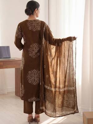 Women Ethnic Motifs Printed Regular Kurta with Trousers & With Dupatta 2
