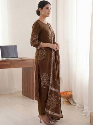 Women Ethnic Motifs Printed Regular Kurta with Trousers & With Dupatta 3