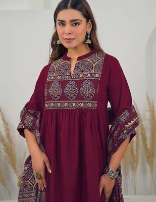 Women Ethnic Motifs Printed Empire Kurta with Trousers & With Dupatta 2