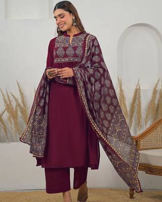 Women Ethnic Motifs Printed Empire Kurta with Trousers & With Dupatta 6