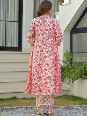 Women Floral Printed Regular Kurta with Trousers & With Dupatta 3