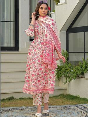 Women Floral Printed Regular Kurta with Trousers & With Dupatta 4