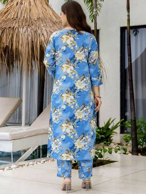 Women Floral Printed Regular Kurta with Trousers & With Dupatta 3