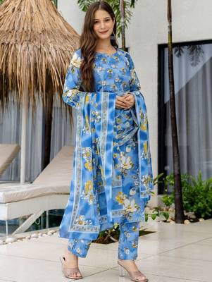 Women Floral Printed Regular Kurta with Trousers & With Dupatta 6