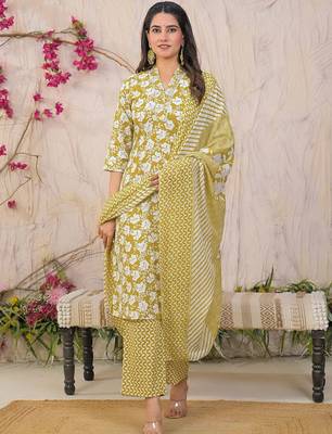 Women Floral Printed Regular Kurta with Trousers & With Dupatta 1