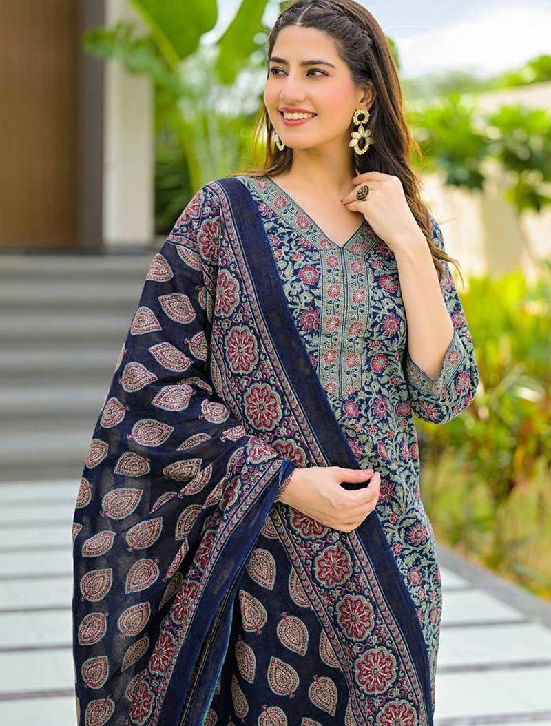 Women Floral Printed Regular Kurta with Trousers & With Dupatta