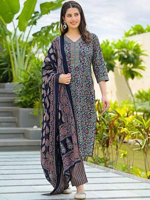 Women Floral Printed Regular Kurta with Trousers & With Dupatta 7
