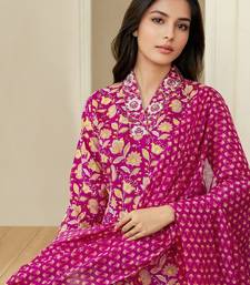 Women Floral Printed Kurta with Trousers & Dupatta