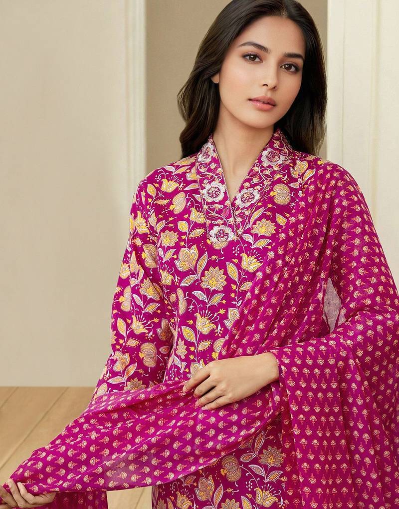 Women Floral Printed Kurta with Trousers & Dupatta