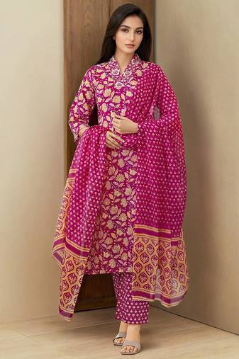 Women Floral Printed Kurta with Trousers & Dupatta