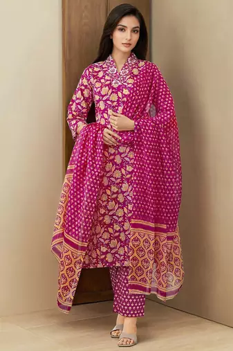 Women Floral Printed Kurta with Trousers & Dupatta