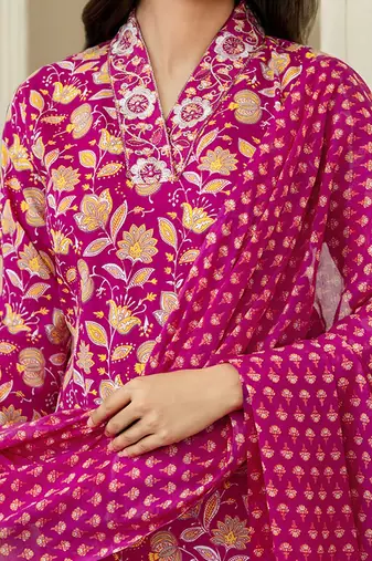 Women Floral Printed Kurta with Trousers & Dupatta