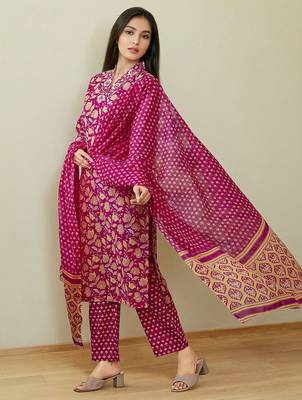 Women Floral Printed Kurta with Trousers & Dupatta 4