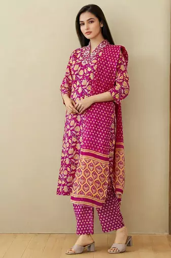 Women Floral Printed Kurta with Trousers & Dupatta