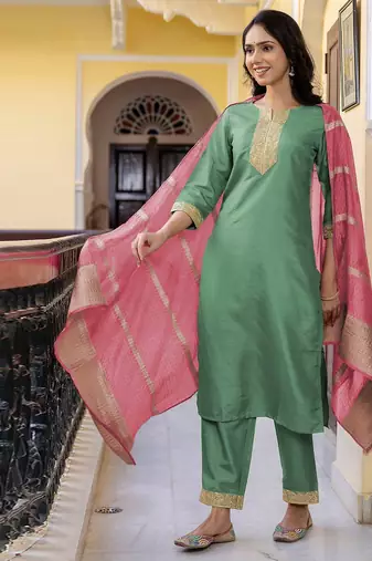Women Ethnic Motifs Yoke Design Kurta with Trousers & With Dupatta