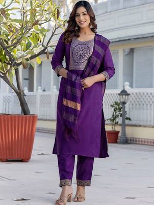Women Woven Design Kurta with Trousers & Dupatta 1