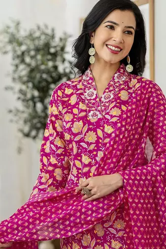 Women Floral Printed Regular Sequinned Kurta with Trousers & With Dupatta