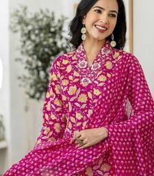 Women Floral Printed Regular Sequinned Kurta with Trousers & With Dupatta