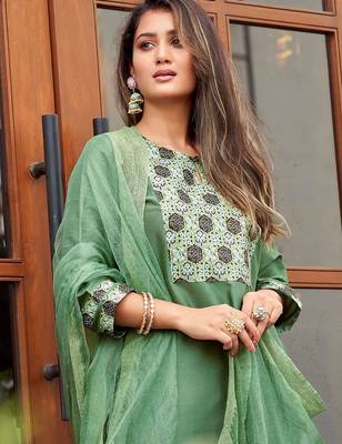 Women Ethnic Motifs Printed Kurta with Trousers & Dupatta 2