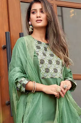 Women Ethnic Motifs Printed Kurta with Trousers & Dupatta