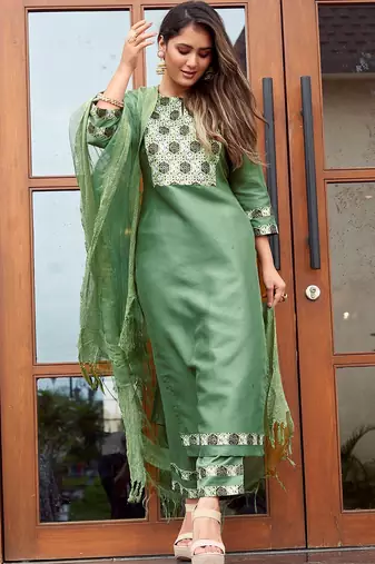 Women Ethnic Motifs Printed Kurta with Trousers & Dupatta