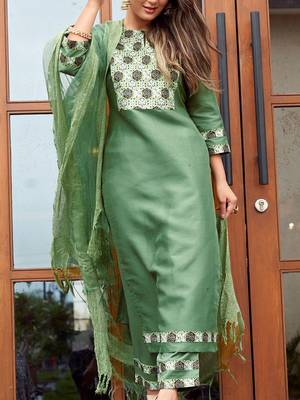 Women Ethnic Motifs Printed Kurta with Trousers & Dupatta 3