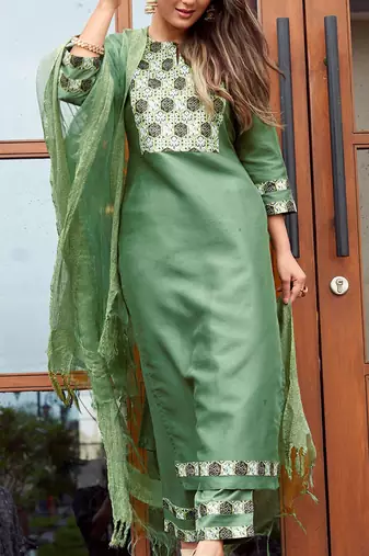 Women Ethnic Motifs Printed Kurta with Trousers & Dupatta