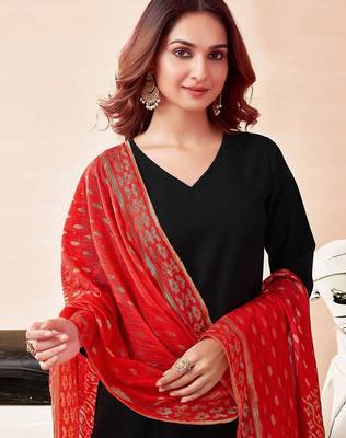 Women Solid Kurta with Trousers & Dupatta 2
