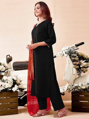 Women Solid Kurta with Trousers & Dupatta 3