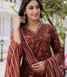 Women Floral Printed V-Neck Kurta with Trousers & With Dupatta