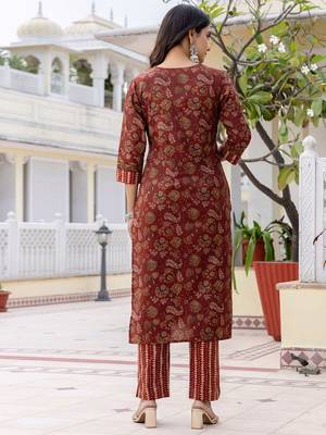 Women Floral Printed V-Neck Kurta with Trousers & With Dupatta 3
