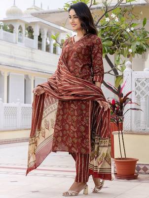Women Floral Printed V-Neck Kurta with Trousers & With Dupatta 4