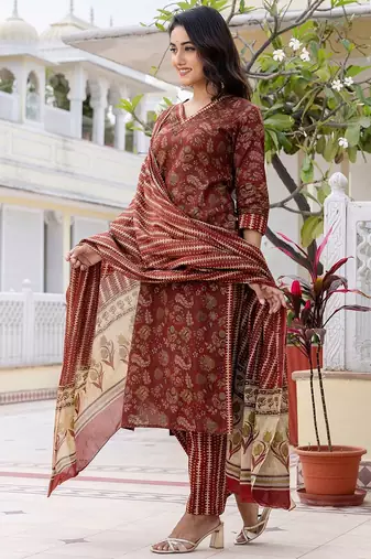 Women Floral Printed V-Neck Kurta with Trousers & With Dupatta