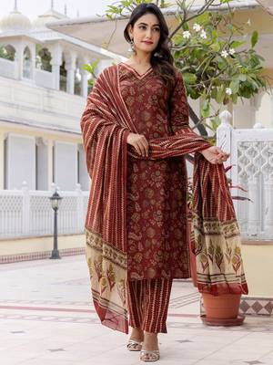 Women Floral Printed V-Neck Kurta with Trousers & With Dupatta 1