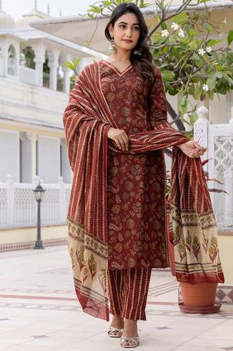 Women Floral Printed V-Neck Kurta with Trousers & With Dupatta