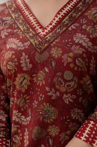 Women Floral Printed V-Neck Kurta with Trousers & With Dupatta