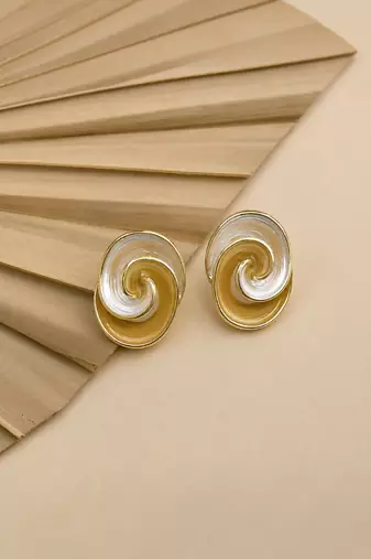 Anti tarnish spiral design stud earrings