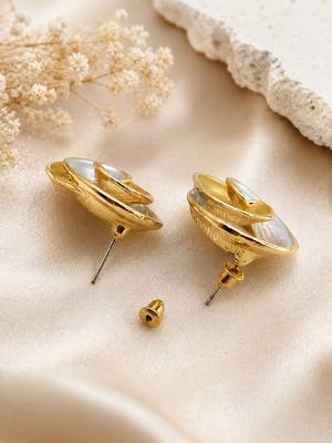 Anti tarnish spiral design stud earrings 3