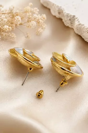 Anti tarnish spiral design stud earrings