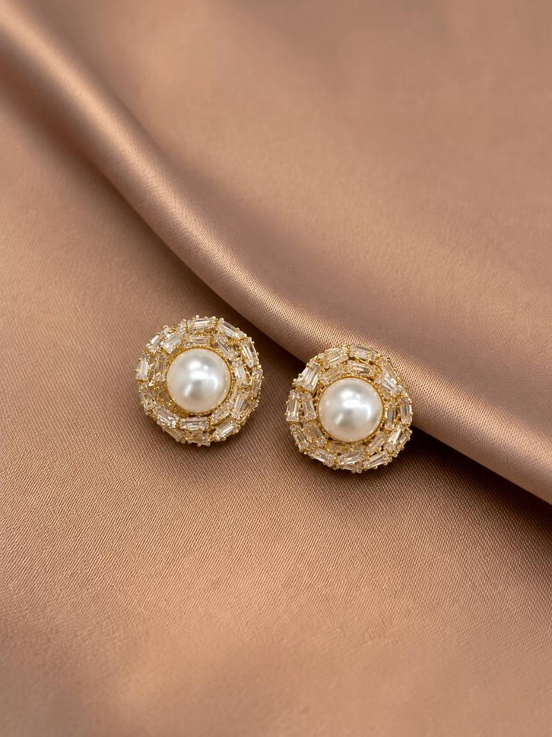 Anti tarnish circular cz stud earrings