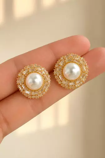Anti tarnish circular cz stud earrings