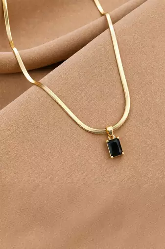 Gold plated anti tarnish black stone pendant necklace chain