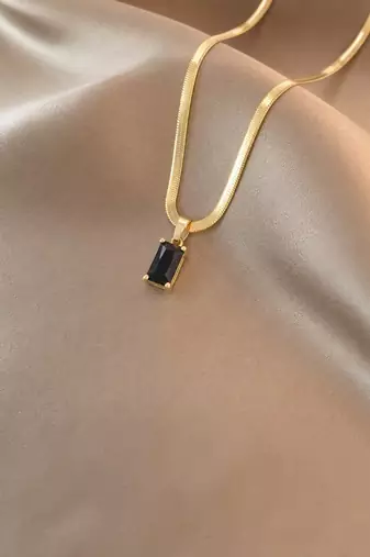 Gold plated anti tarnish black stone pendant necklace chain