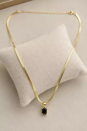 Gold plated anti tarnish black stone pendant necklace chain