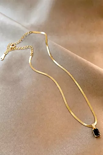 Gold plated anti tarnish black stone pendant necklace chain